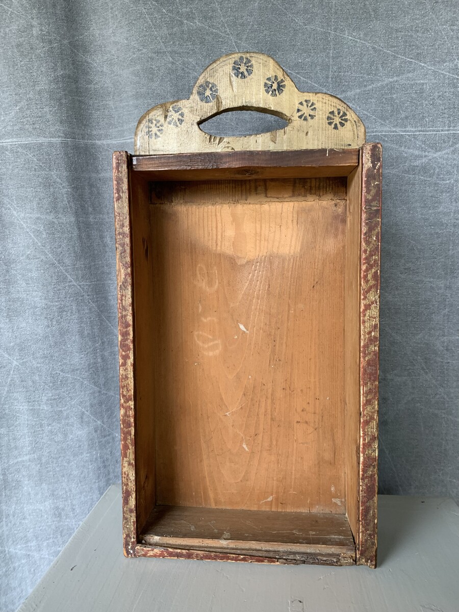 HOUTEN GRENEN SCHOOLTAS MET DECOR VAN EEN MOLEN  H 48CM B 23CM D 10CM