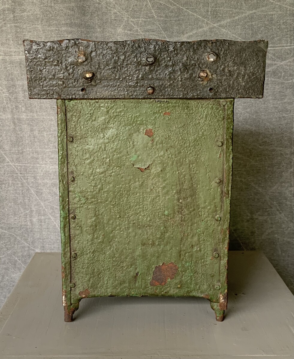 IJZEREN 18E EEUWSW OFFERBLOK  H 35CM B 22CM D 18CM