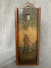 VOLKSKUNST ENGELS KAARSENKISTJE 19E EEUWS   H 34CM  B 12CM  D 9CM 