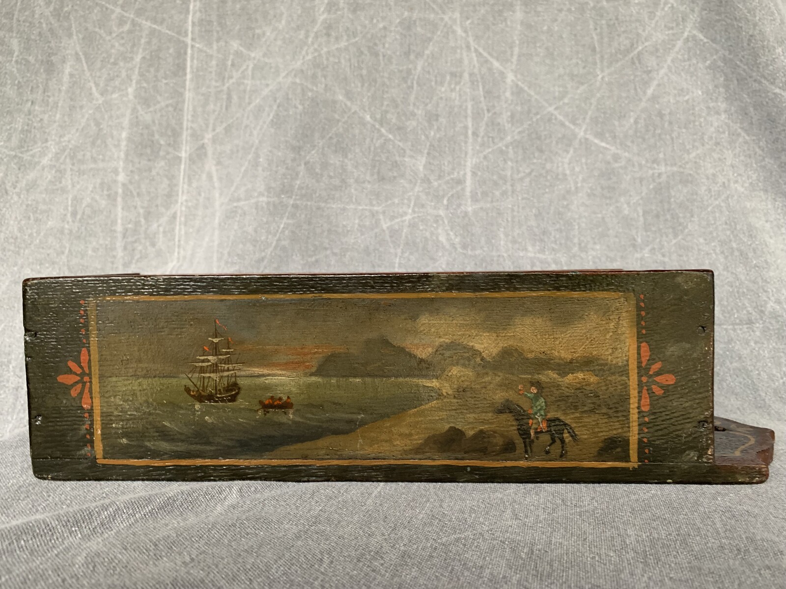 VOLKSKUNST ENGELS KAARSENKISTJE 19E EEUWS   H 34CM  B 12CM  D 9CM 