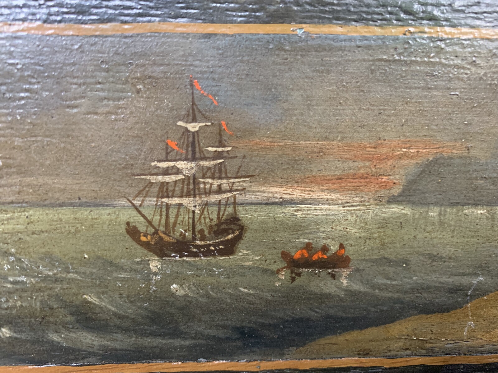 VOLKSKUNST ENGELS KAARSENKISTJE 19E EEUWS   H 34CM  B 12CM  D 9CM 