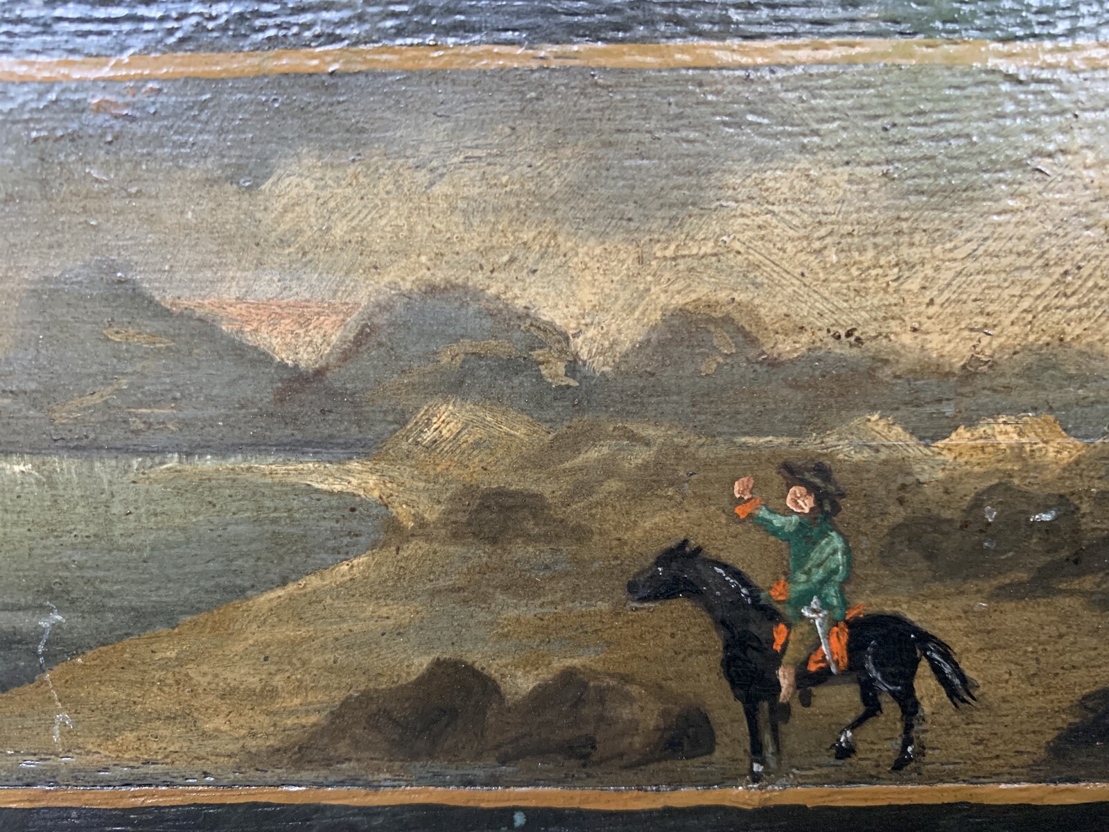 VOLKSKUNST ENGELS KAARSENKISTJE 19E EEUWS   H 34CM  B 12CM  D 9CM 