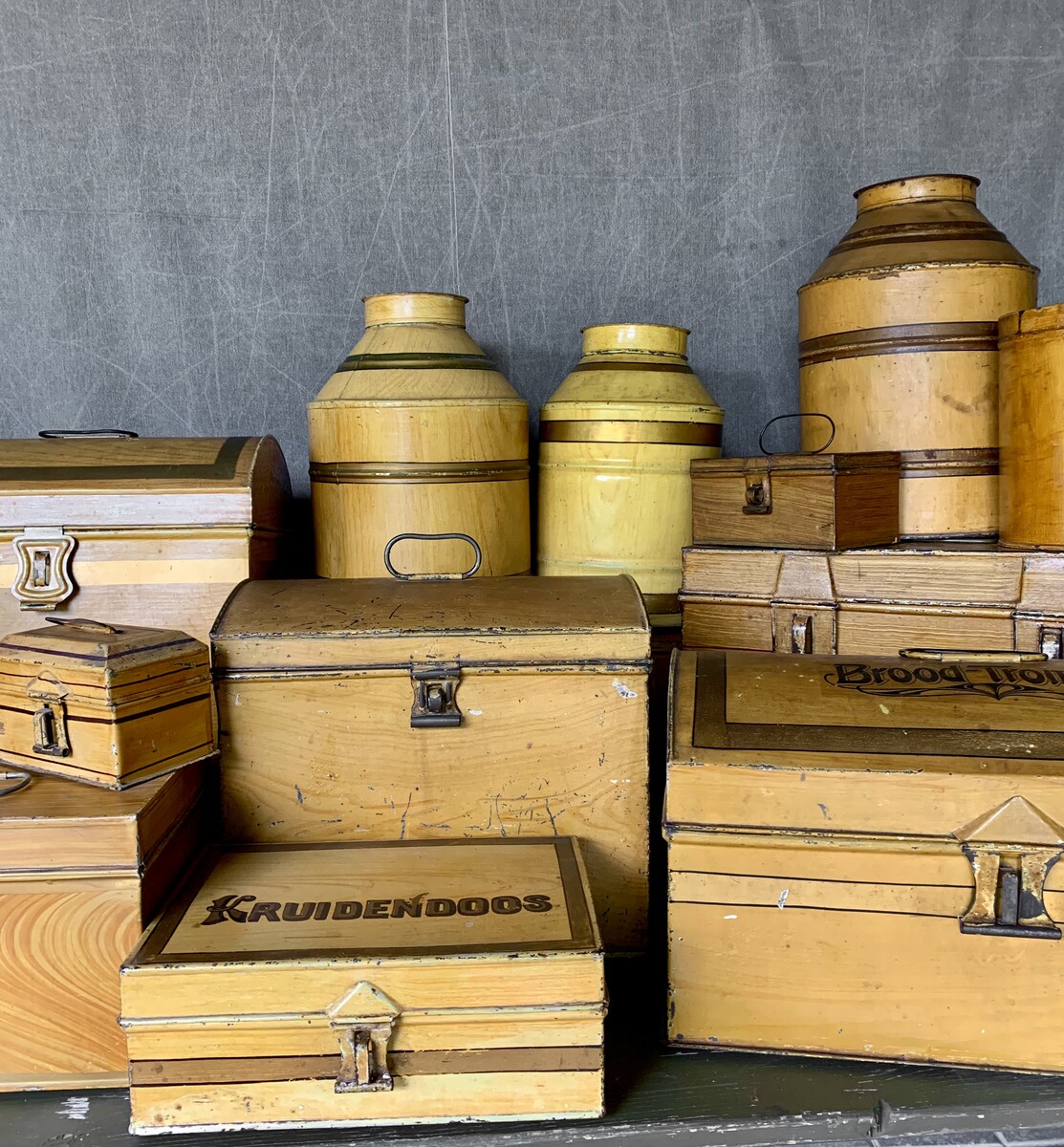 VOORRAAD/WINKELBLIKKEN  PRIJS OP AANVRAAG VARIEREND VAN 10,- TOT 65,- EURO